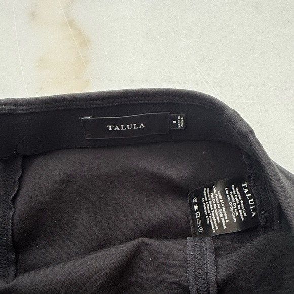 Aritzia Classic Black Women's Pencil Skirt - Picture 3 of 3